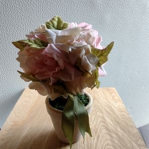 VINTAGE SILVESTER BEAUTIFUL LITE PINK TOPIARY IN SMALL CLAY POT.